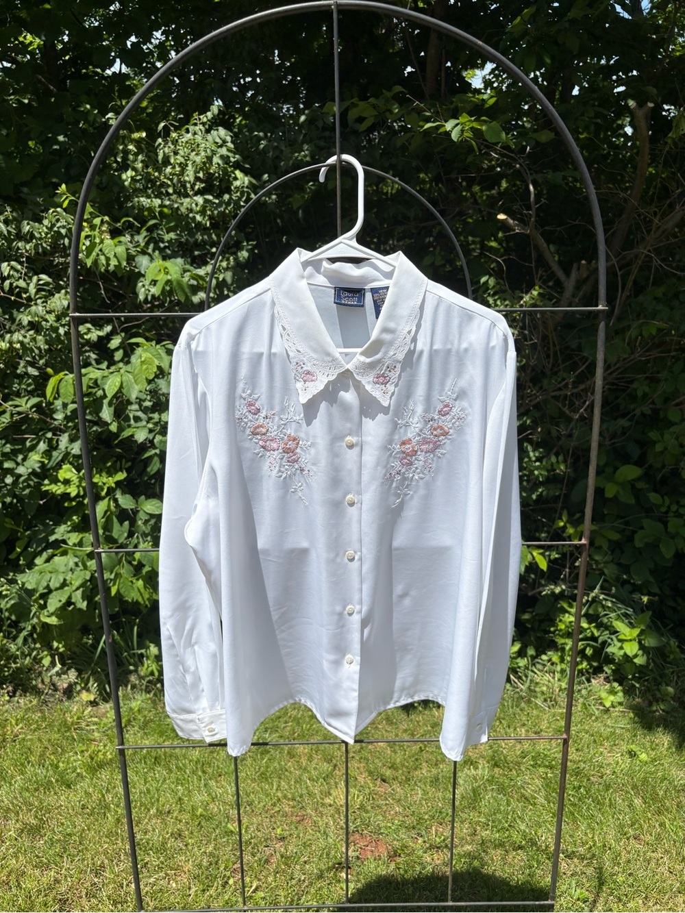 Vintage Laura Scott White Women Blouse Embroidered Button Down Long Sleeve Pink